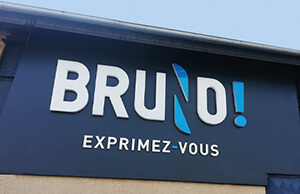 Enseigne lumineuse de l'Agence Bruno